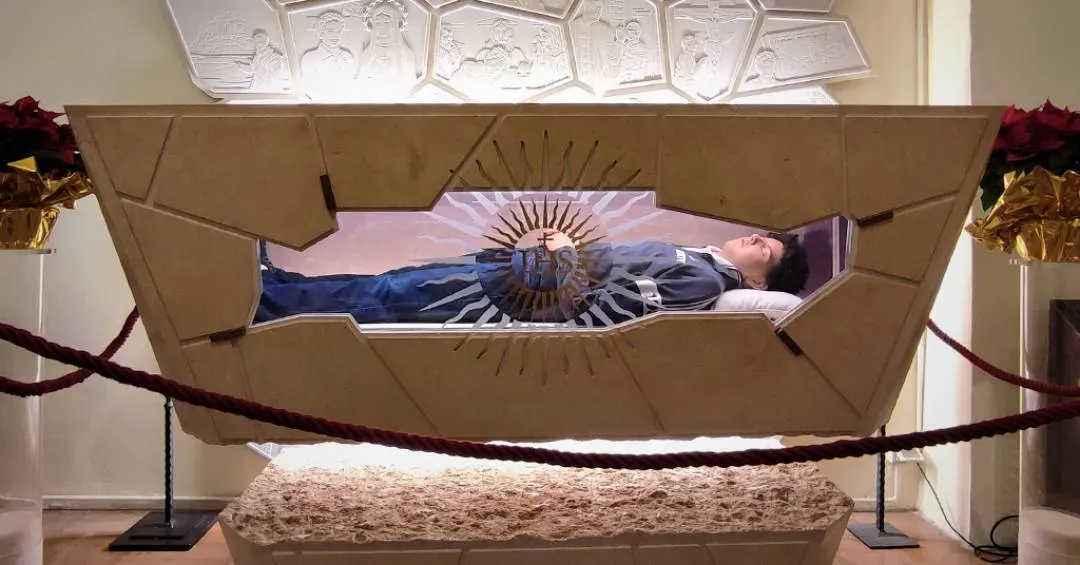 Como alguém vira santo na Igreja Católica?